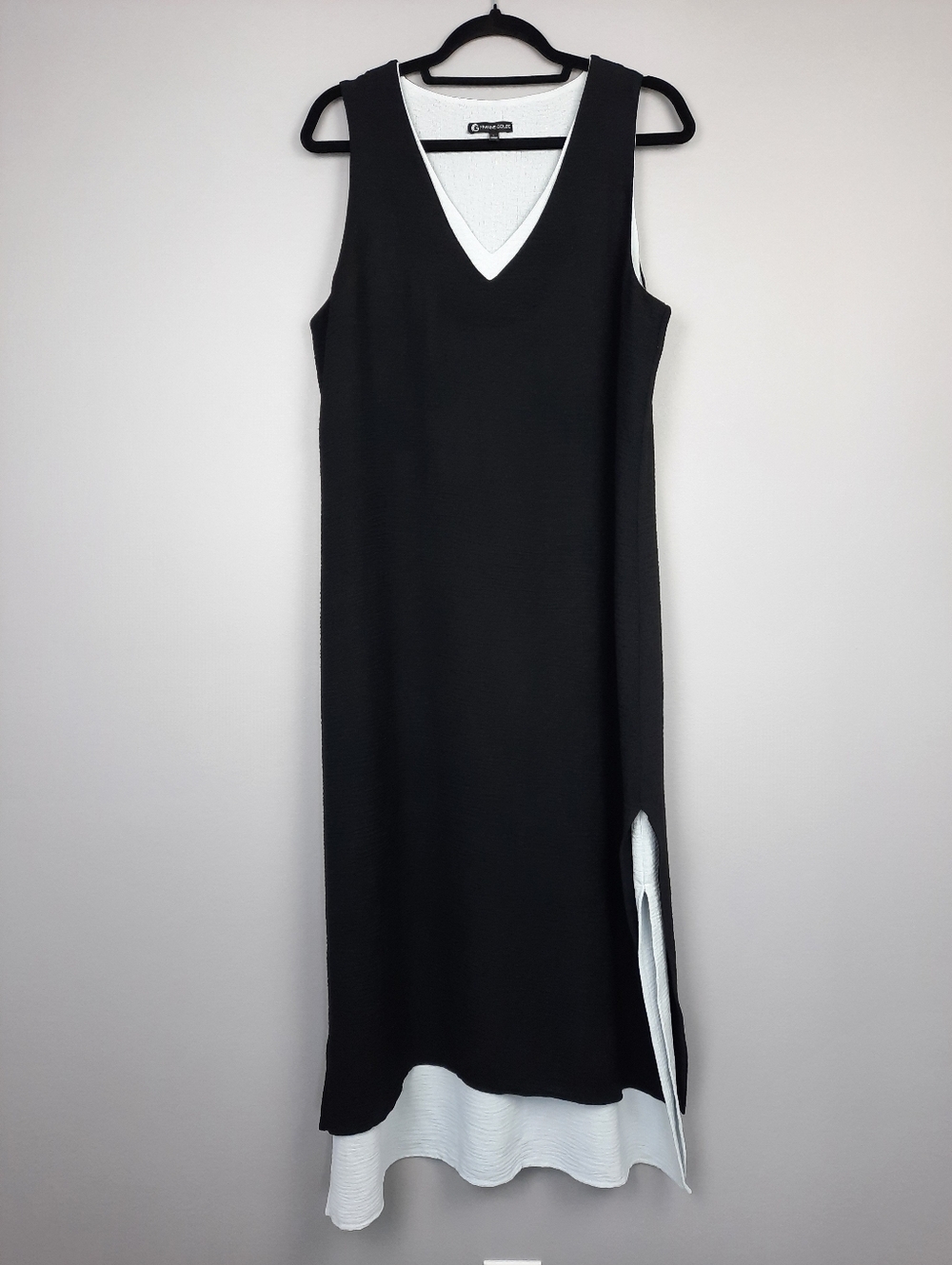 Franne Golde Black and White Layered Sleeveless V-neck Maxi Dress size Large